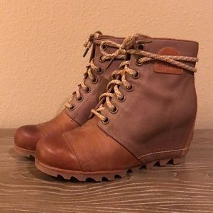 NEW women’s brown Sorel wedge booties